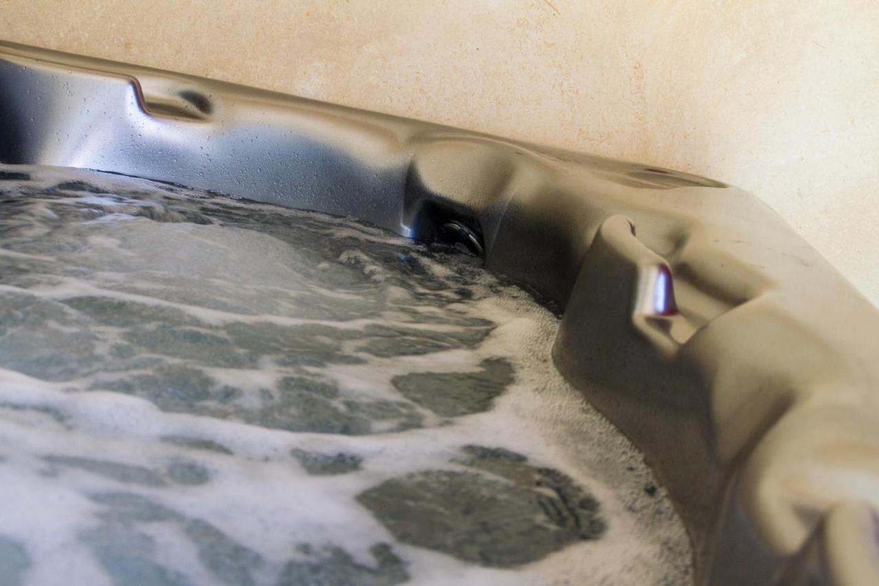 Le Puy Carmin - Chambre d'hôtes avec jacuzzi Bazoges-en-Paillers Exterior foto